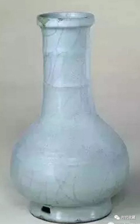 官窑弦纹瓶